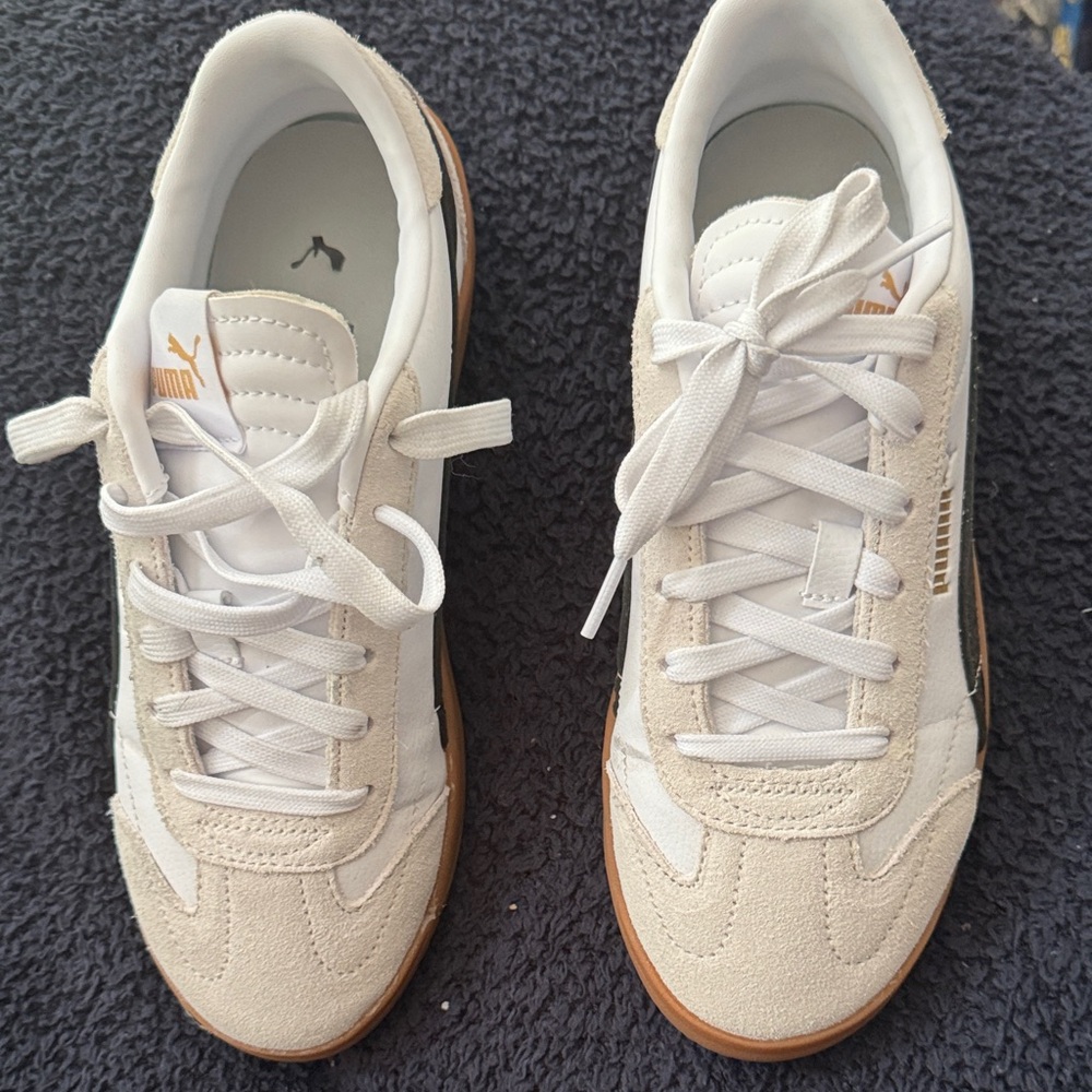 Puma White and Beige Sneakers
